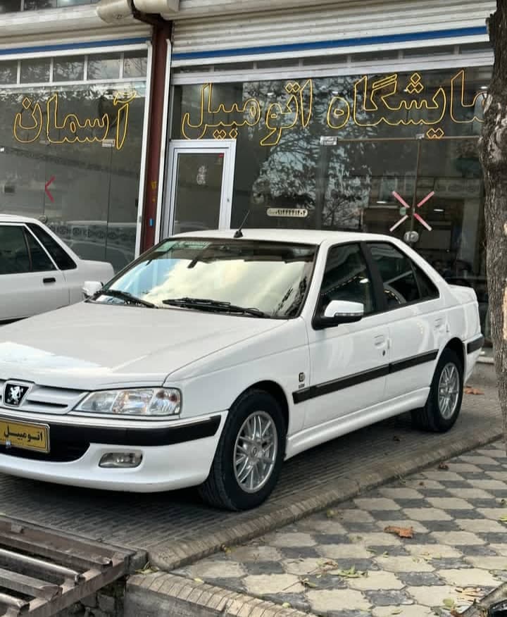 نمایشگاه اتومبیل آسمان در پیرانشهر