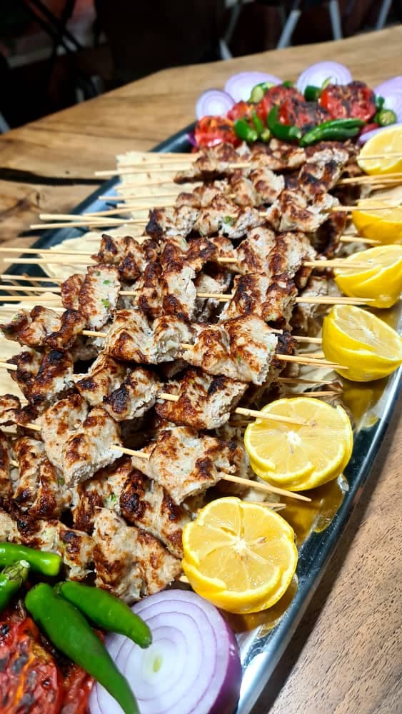 کباب کوبیده مرغ مظفر در باهنر ارومیه