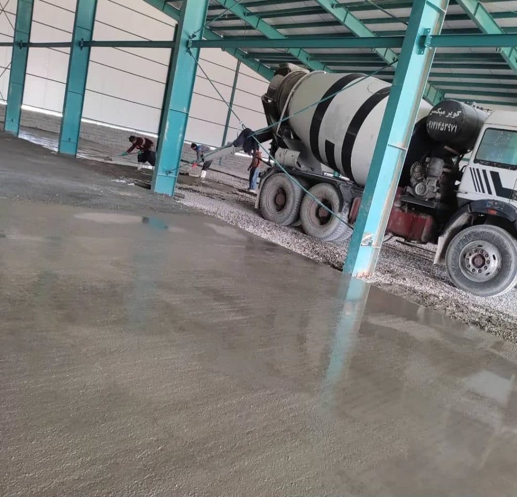 بتن ریزی کف با ماله پروانه ای صداقت در گرگان