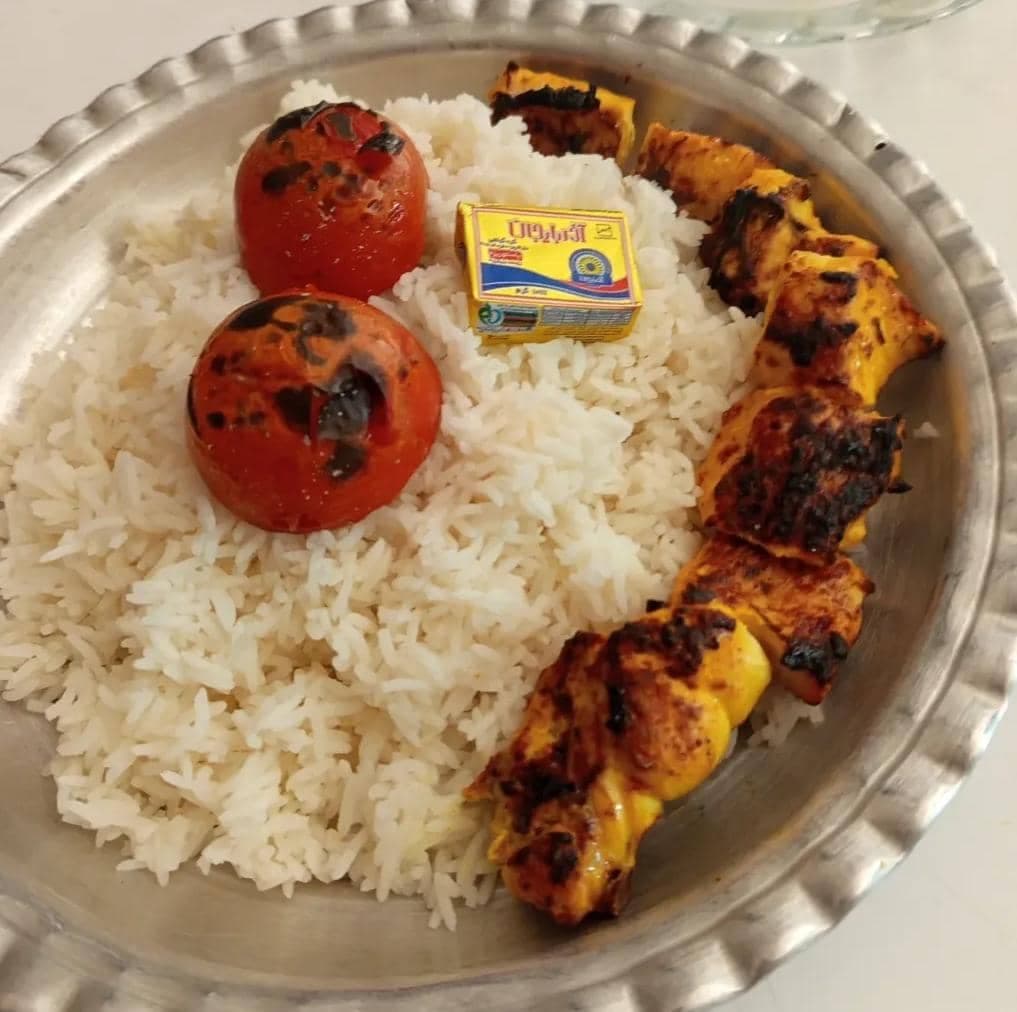 تهیه غذا پوریا تنیان صومعه سرا