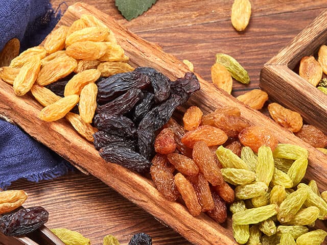 صادرات و فروش آنلاین کشمش پلویی و طلایی انگوری مارکت آراه در قم