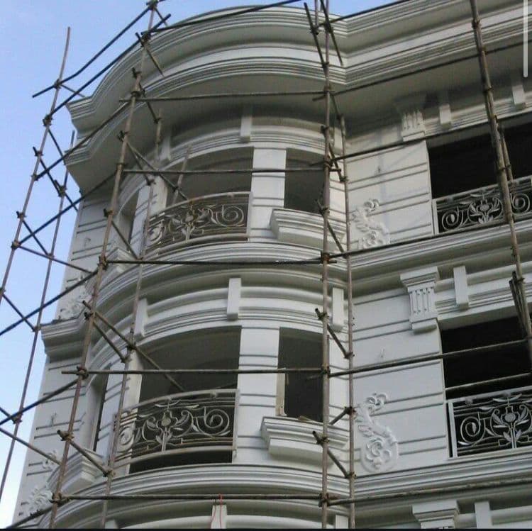 اجرای صفرتاصد نمای رومی ساختمان حسن موسی زاده در لاهیجان
