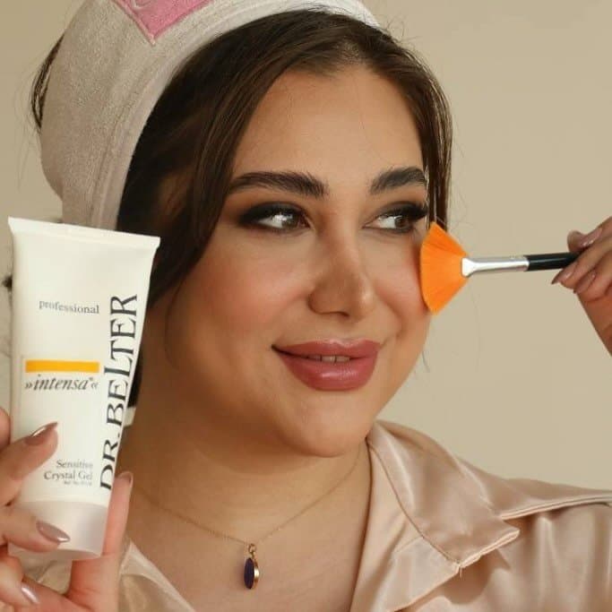  آموزش و خدمات تخصصی پاکسازی پوست و فشیال صورت هدیه تقویان در مشهد
