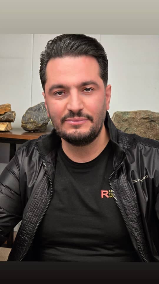 رضا لایقی خواننده اردبیلی در اردبیل
