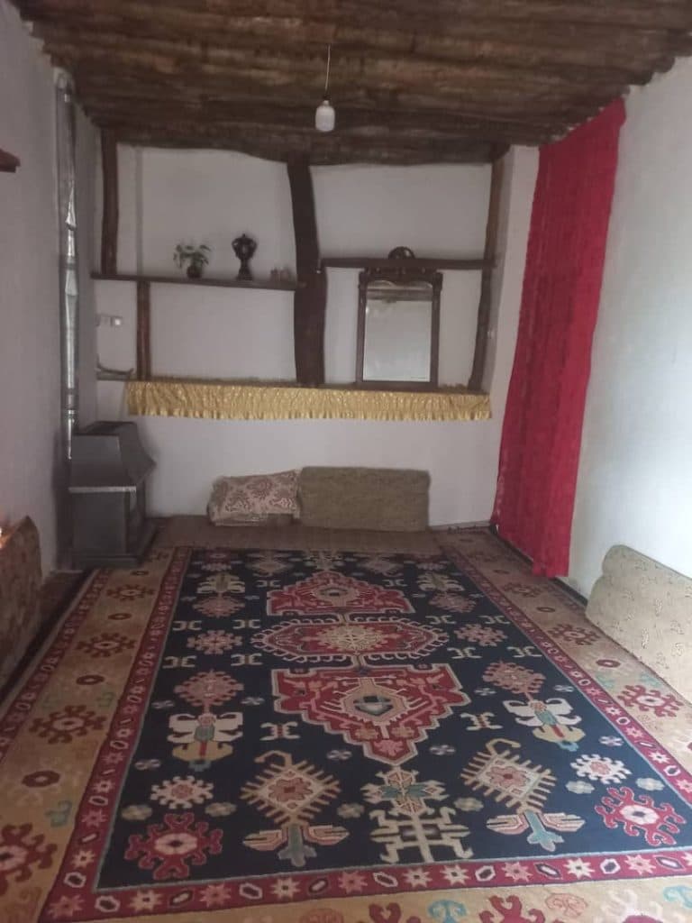 اقامتگاه بومگردی قلعه سرد کیانی در دهدز