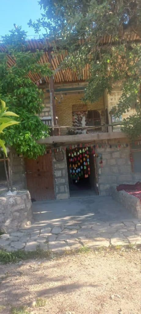 اقامتگاه بومگردی قلعه سرد کیانی در دهدز