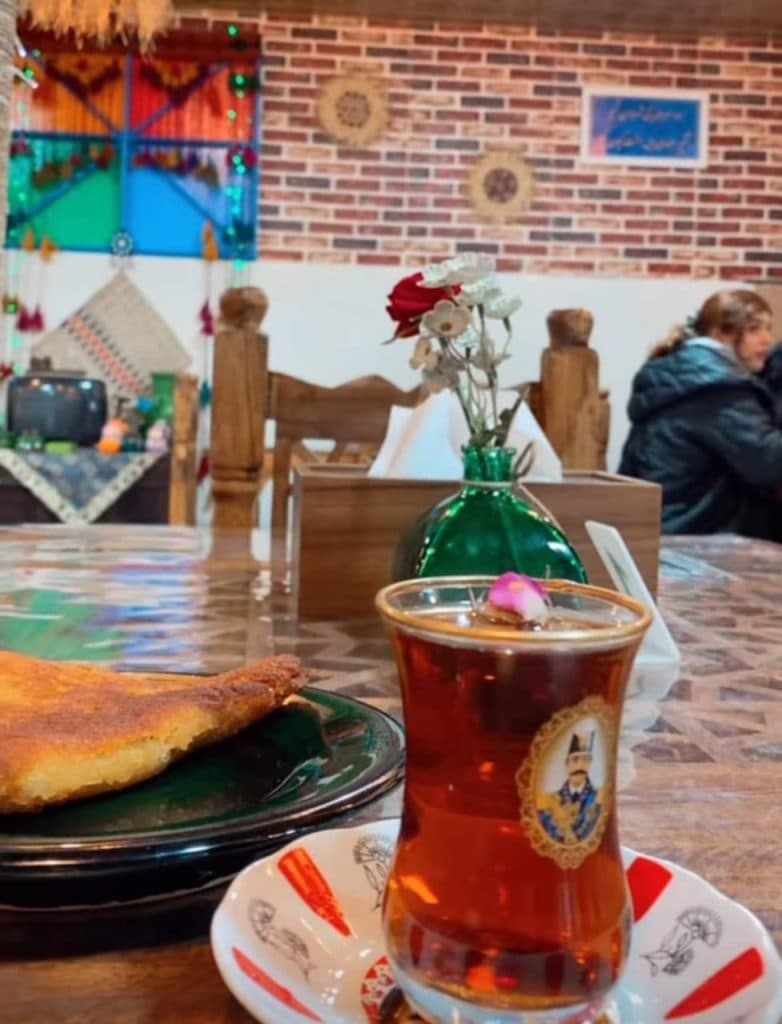 کافه سنتی دنج نشین بویینی در پیربازار رشت