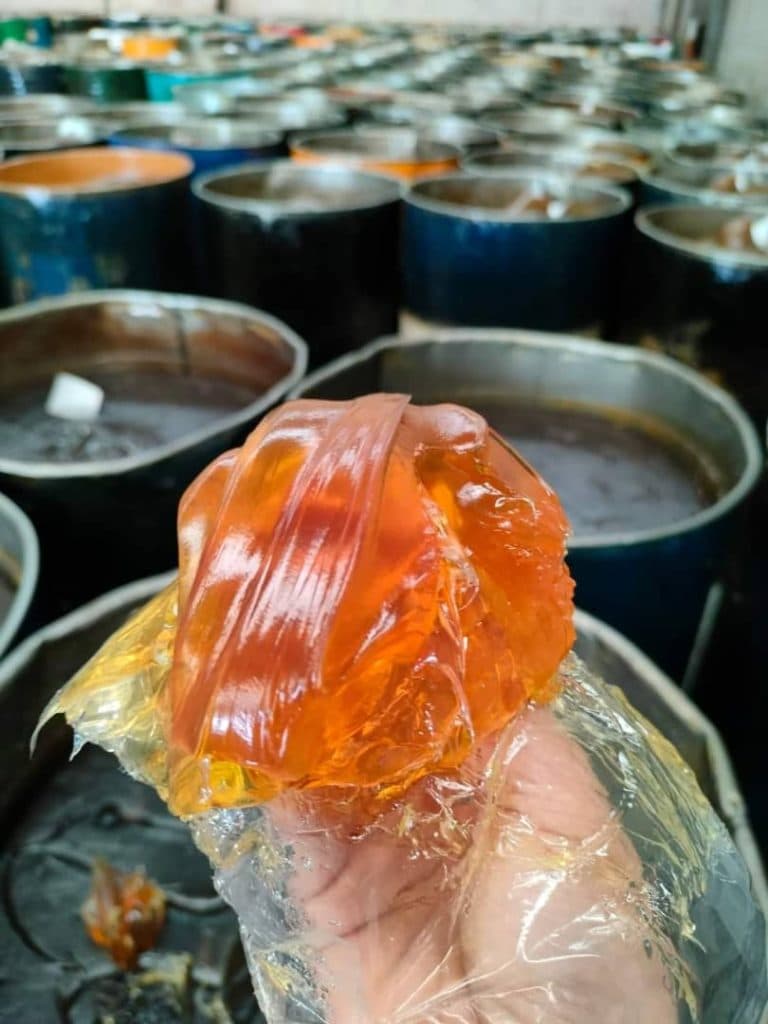 کارخانه تولیدی گریس های صنعتی و تخصصی پترو آیریک سپاهان اصفهان