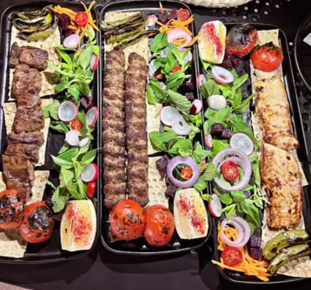 کافه رستوران اپسای لند در کازرون