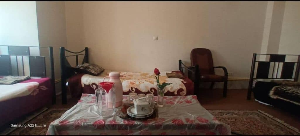 مهمانپذیر گل یاس میانه