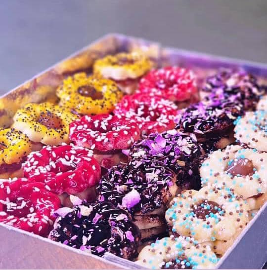 تولید و پخش عمده شیرینی خشک آذین در اصفهان