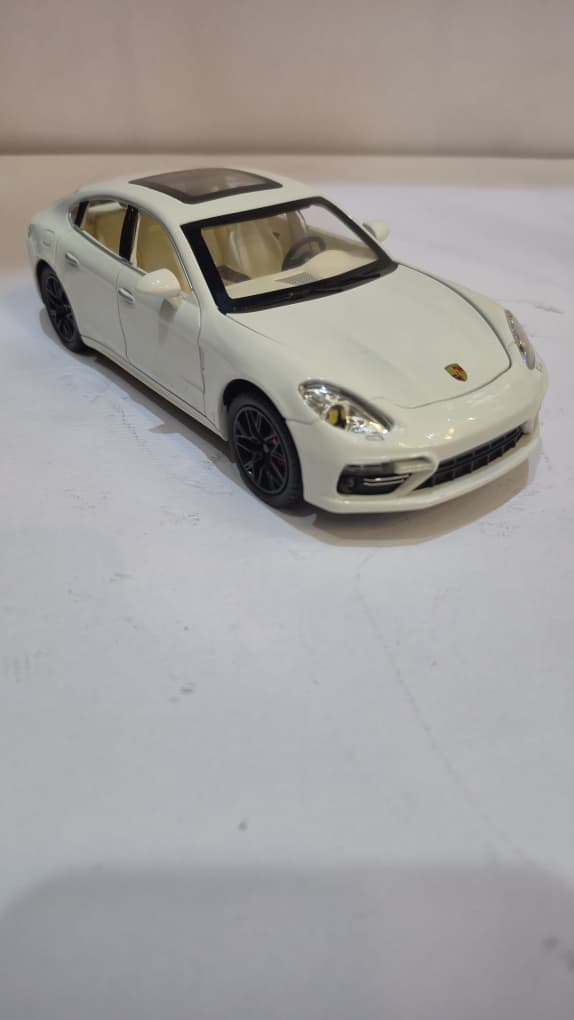 فروشگاه عروسک و ماکت کیارش تویز در منطقه ۸ تهران