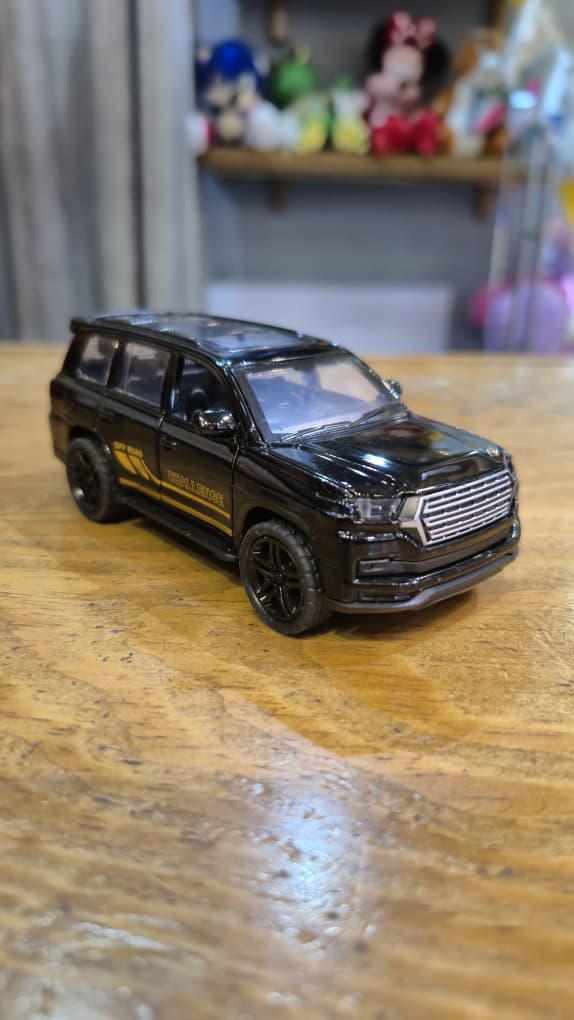 فروشگاه عروسک و ماکت کیارش تویز در منطقه ۸ تهران