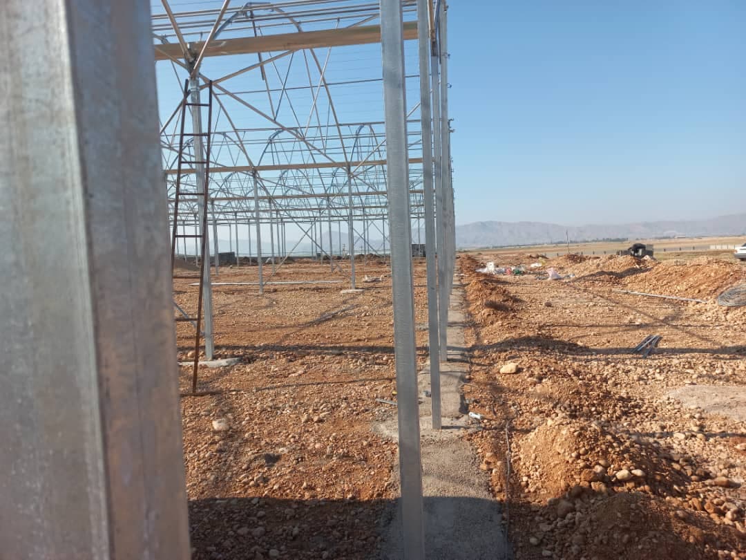 نصب و اجرای سازه های فوق پیشرفته گلخانه ای زیباسازان گل دانه در اراک