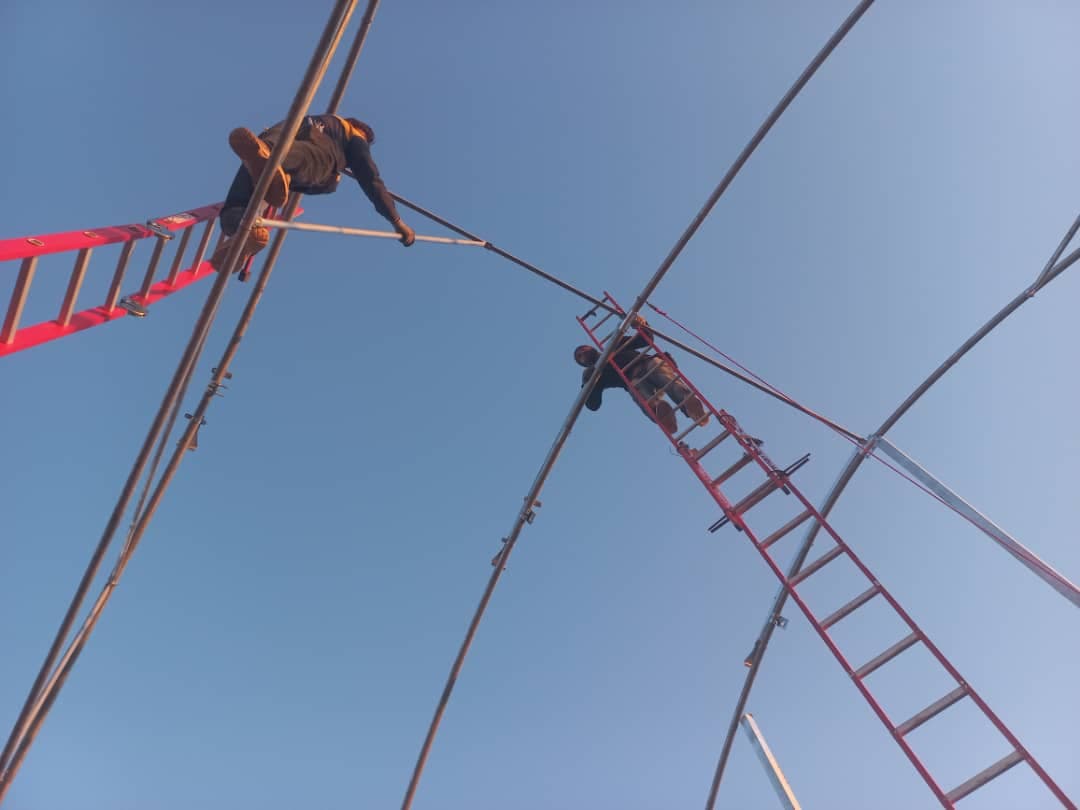 نصب و اجرای سازه های فوق پیشرفته گلخانه ای زیباسازان گل دانه در اراک