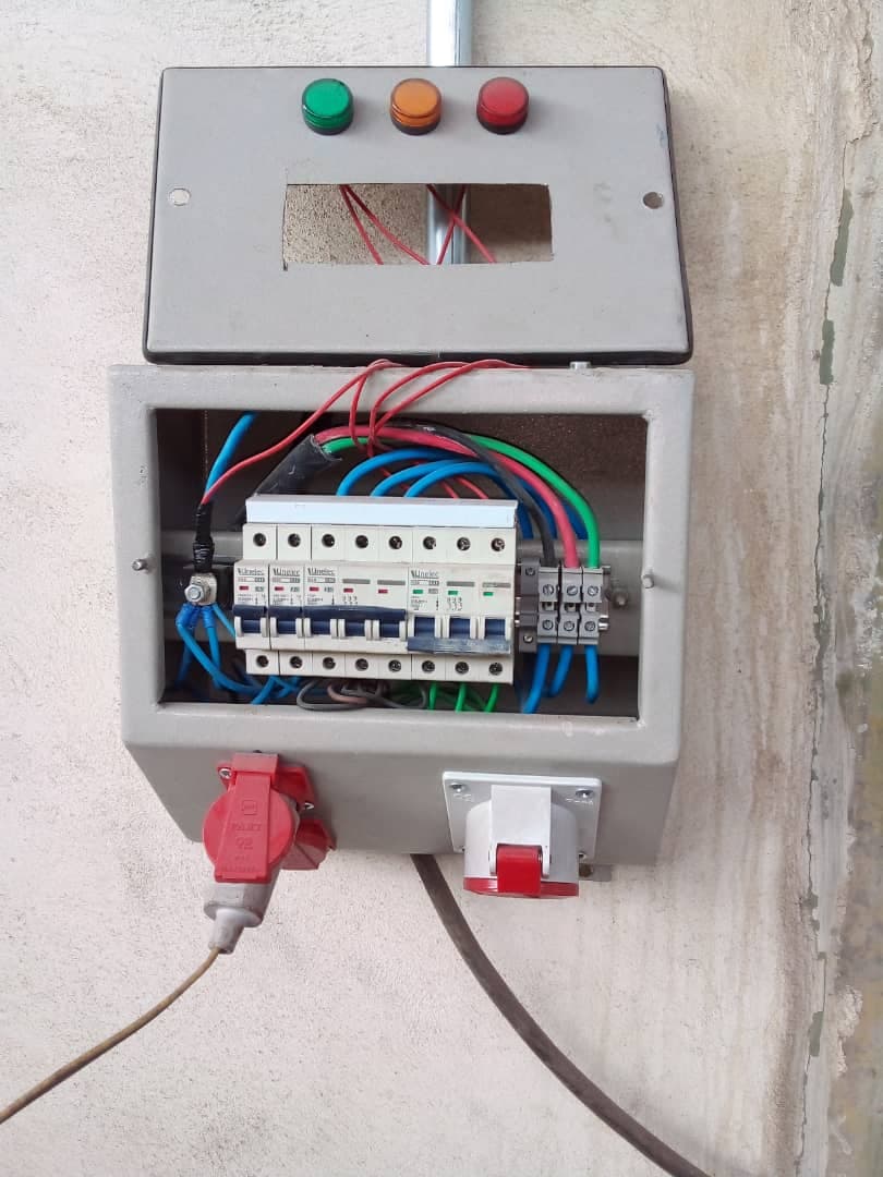 نصب و اجرای سازه های فوق پیشرفته گلخانه ای زیباسازان گل دانه در اراک