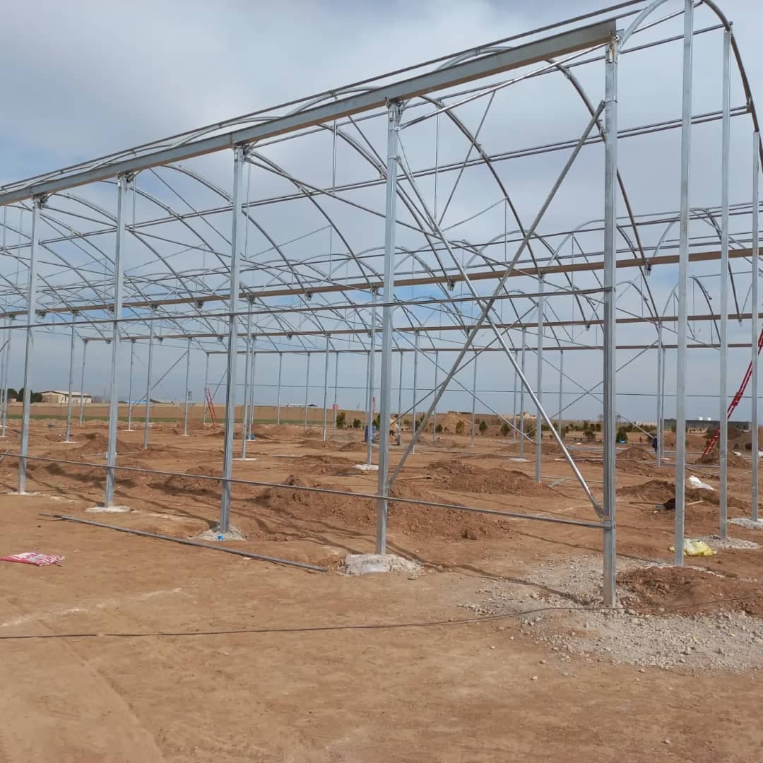 نصب و اجرای سازه های فوق پیشرفته گلخانه ای زیباسازان گل دانه در اراک