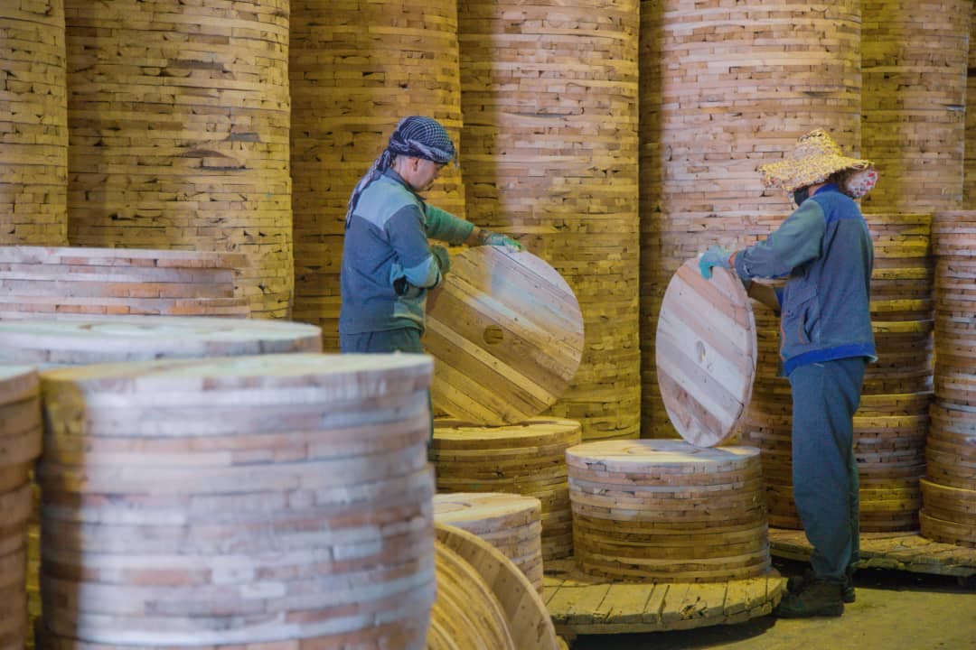 تولید قرقره چوبی کابل برق توسکا مبین هزاره در شهرک صنعتی جنت آباد ایوانکی