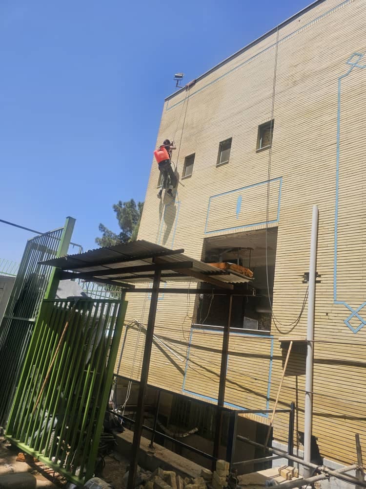 شستشو و جرم گیری نمای ساختمان با نانو شرکت صبح گستر در اصفهان