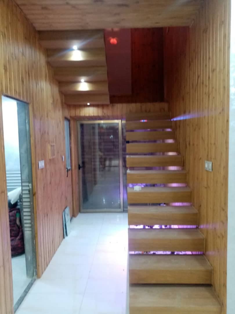 رنگ کاری درب و کابینت شیر گیر در اصفهان