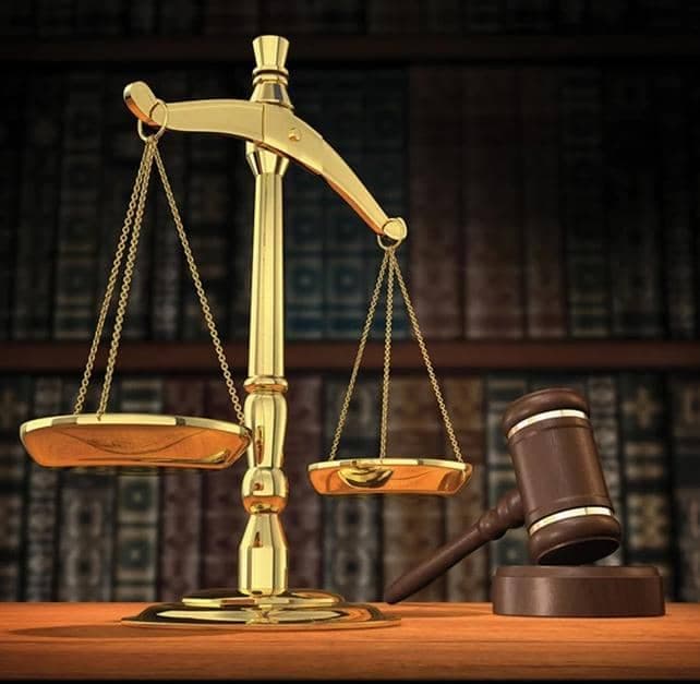 وکیل پایه یک دادگستری نوشین حمیدی در عطار شاهین شهر