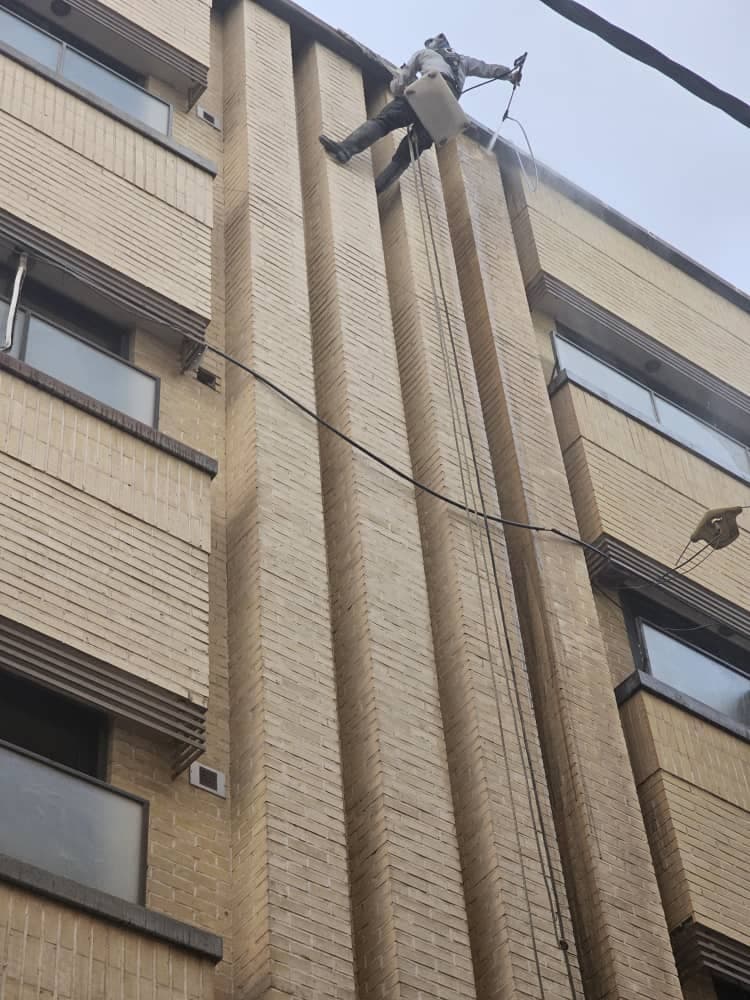 شستشو و جرم گیری نمای ساختمان با نانو شرکت صبح گستر در اصفهان
