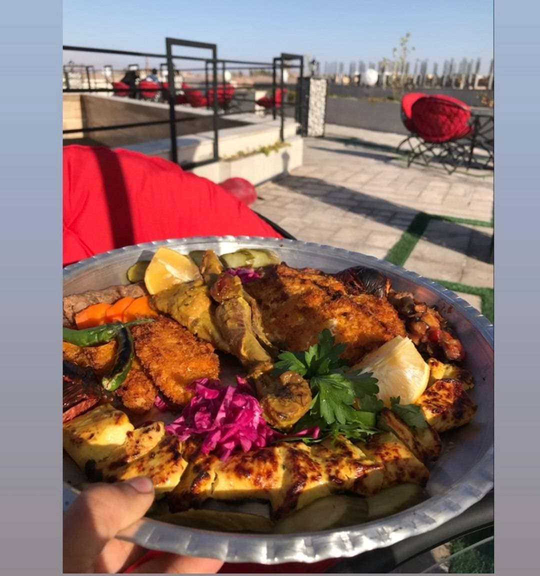 باغ رستوران هشتگ در آیت الله هاشمی رفسنجان