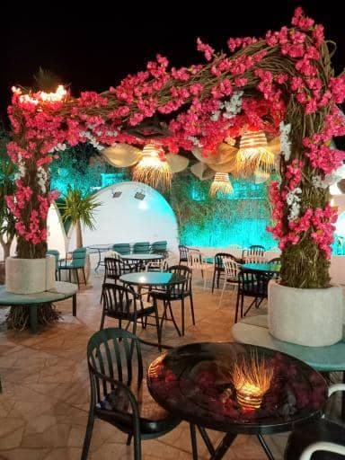 کافه رستوران بیرون بر ژست در مرودشت