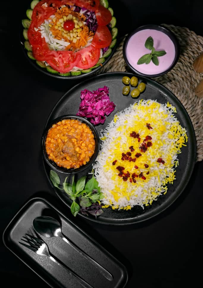 کافه رستوران بیرون بر ژست در مرودشت