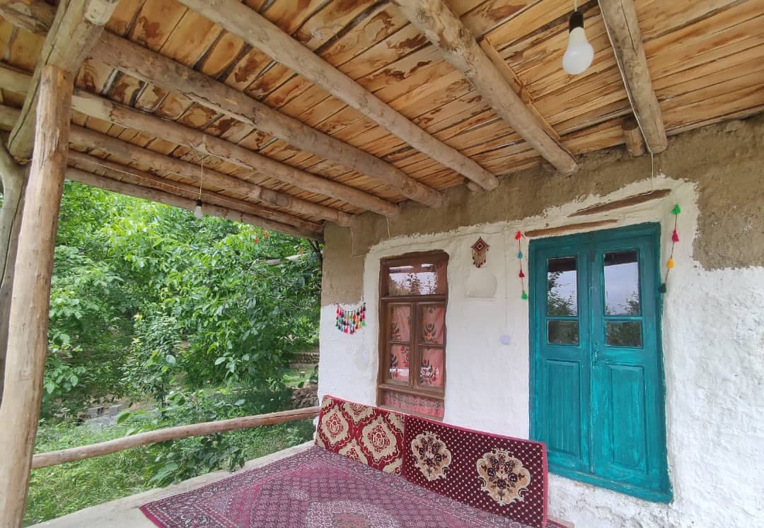 اقامتگاه بومگردی سرین چشمه در ورزقان