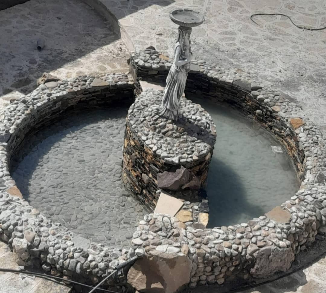 طراحی و اجرا ابنما شیشه ای کلاسیک مدرن خلوصی در مشهد