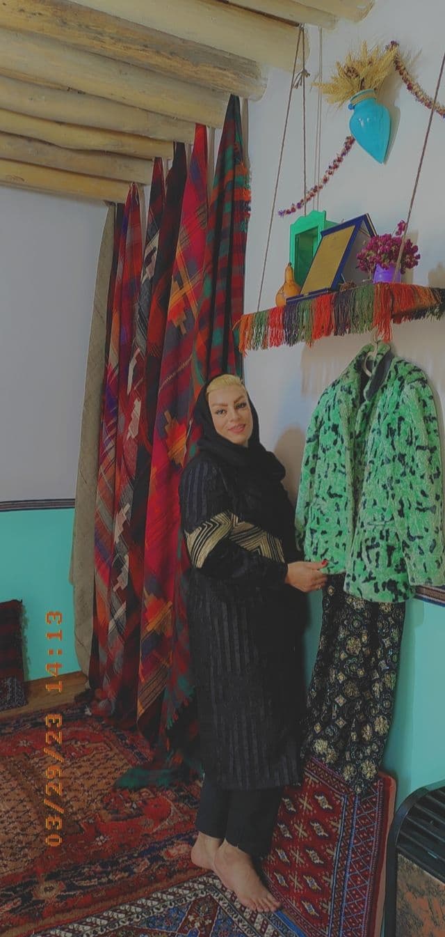 کارگاه تولید صنایع دستی و گلیم نگاره در شهرستان صحنه