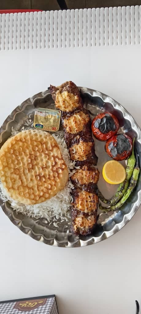 کترینگ و بیرون بر دوستان به مدیریت حسن مقتدر در شهرک صدف کیش