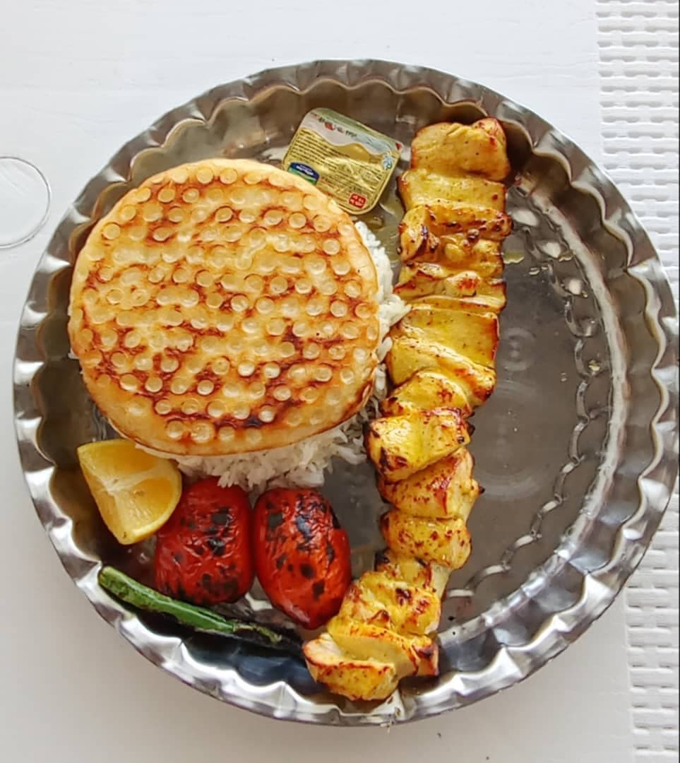 کترینگ و بیرون بر دوستان به مدیریت حسن مقتدر در شهرک صدف کیش