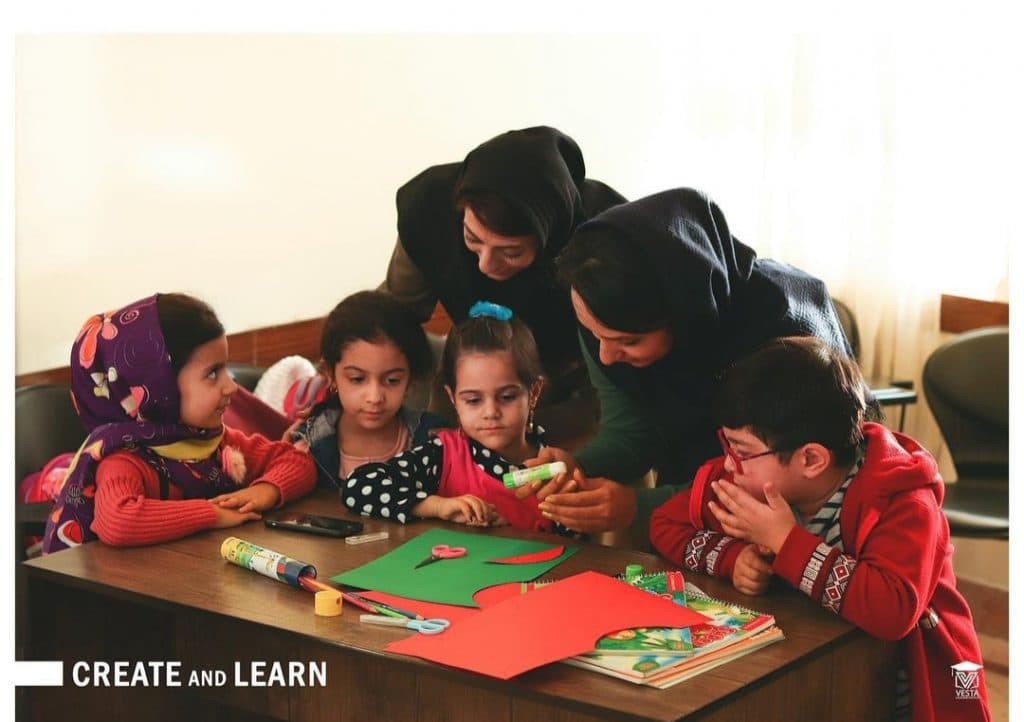 آموزشگاه هوشمند زبان های خارجی ویستا در یزد