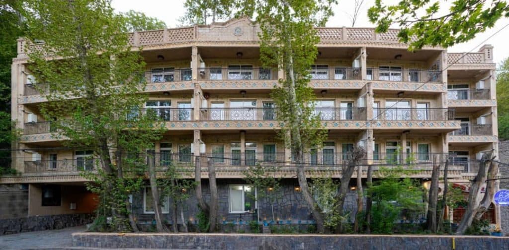 هتل سنتی شمس العماره در روستای زشک خراسان رضوی