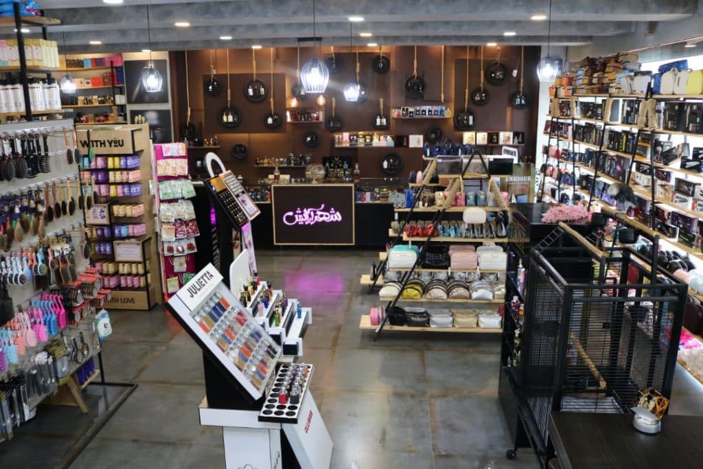 لوازم آرایشی شهر ترافیک در لاهیجان