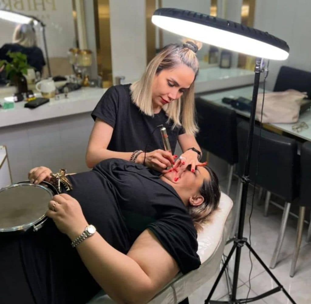 خدمات میکروبلیدینگ راضیه مغانی در اصفهان