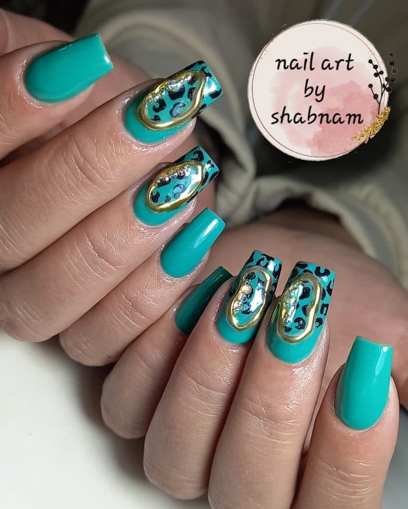 خدمات کاشت و آموزش ناخن شبنم در فردیس