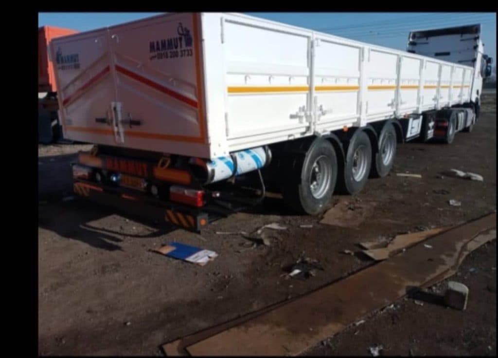 ساخت فروش و تعمیرات تریلی کمپرسی کانتینر کوروش صنعت در همدان