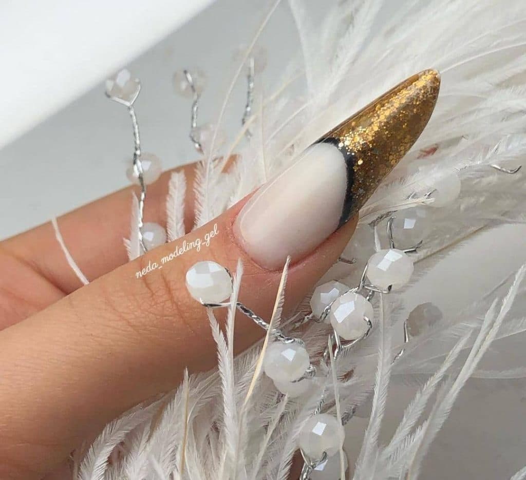 آموزش و خدمات کاشت ناخن ندا مصطفوی در تبریز