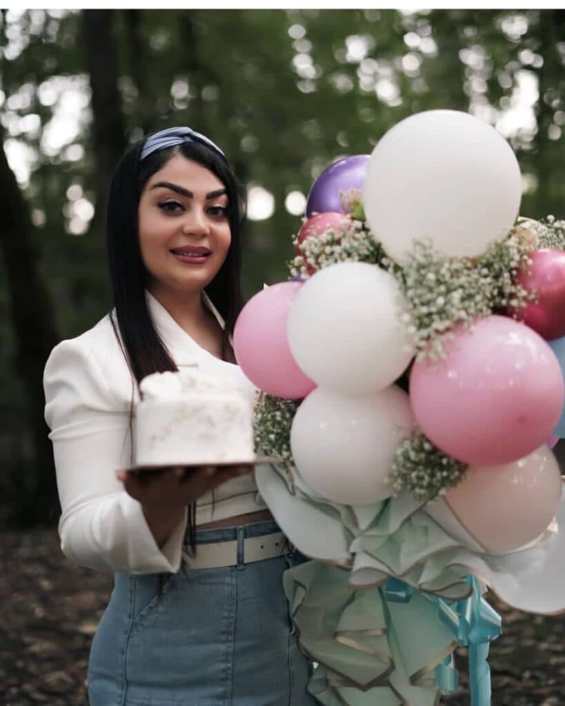 الهه ملایی مدرس و متخصص رنگ و لایت در لاهیجان