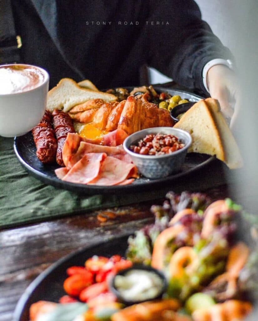 کافه رستوران ایتالیایی راه سنگی در شهسوار