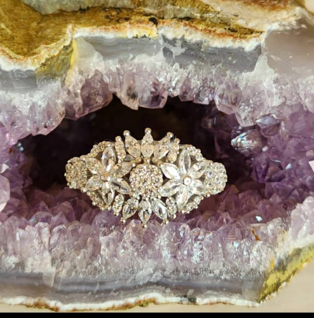 فروشگاه نقره و سنگهای قیمتی و زینتی مانا برنا در قزوین