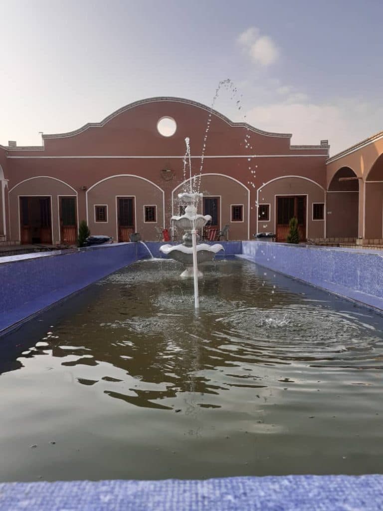 اقامتگاه و کارونسرای سرای خورشید سیازگه در ابوزیدآباد اصفهان