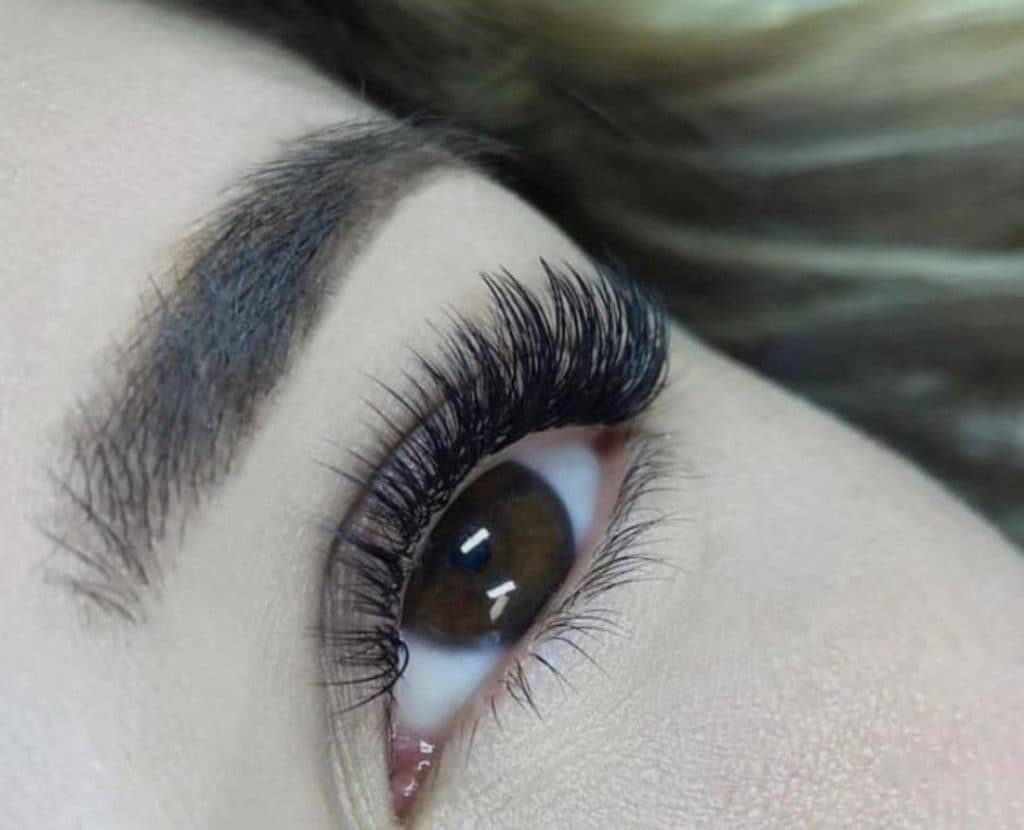 خدمات تخصصی آرایش دائم و اکستنشن مژه ی معصوم زاده در مشهد