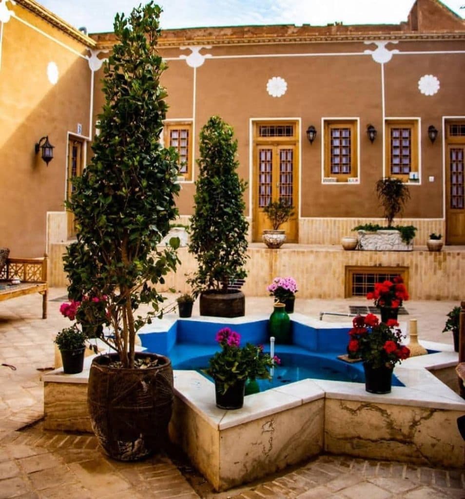 اقامتگاه سنتی شمعدونی در یزد