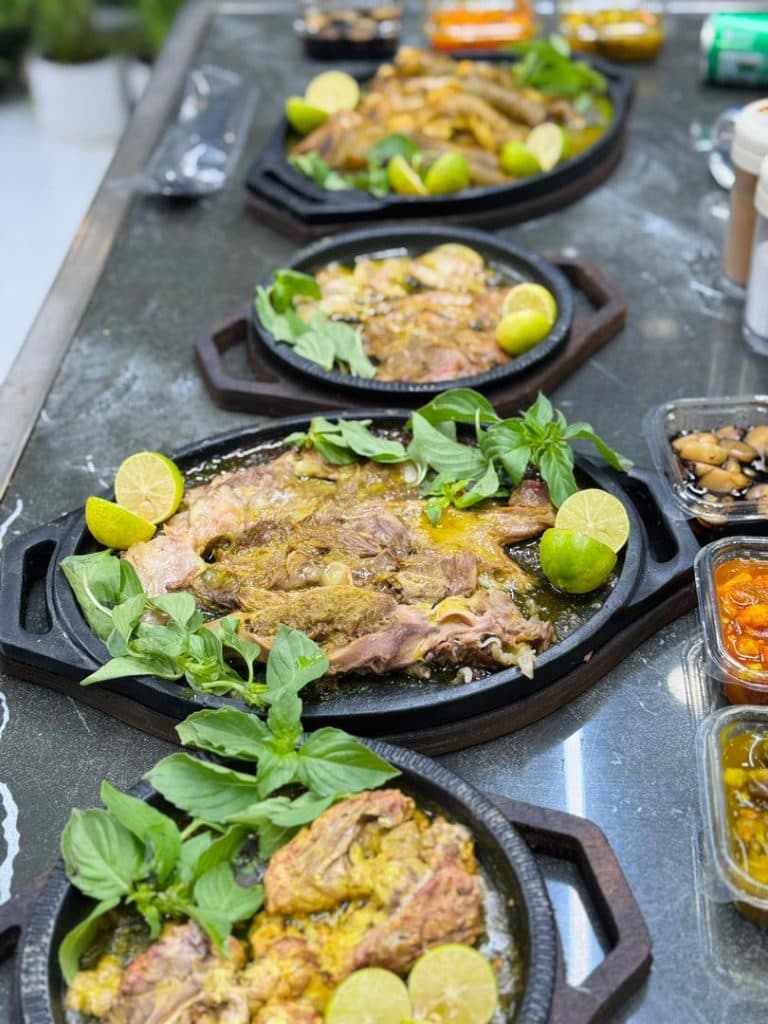 طباخی و کله پاچه شاهگوش در مشهد