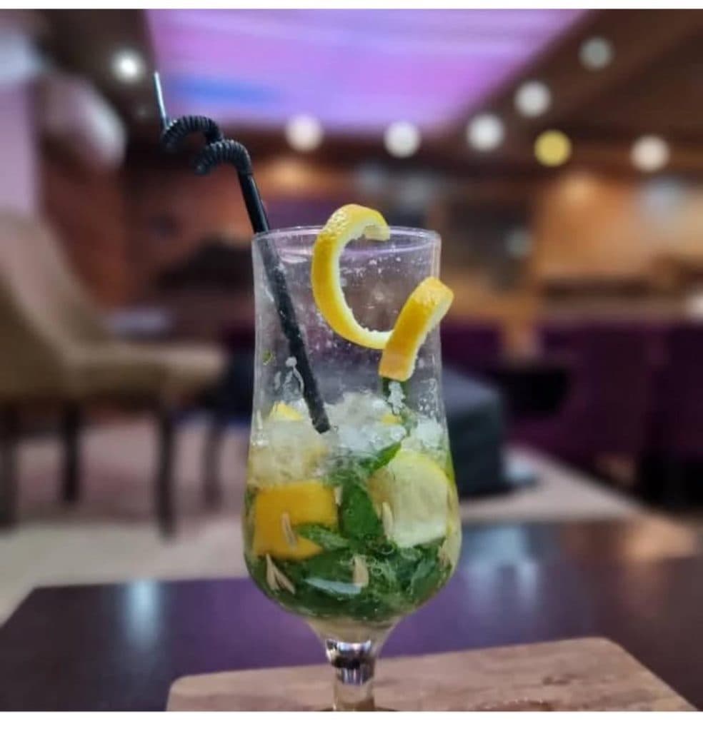 کافه رستوران کهکشان در لاهیجان