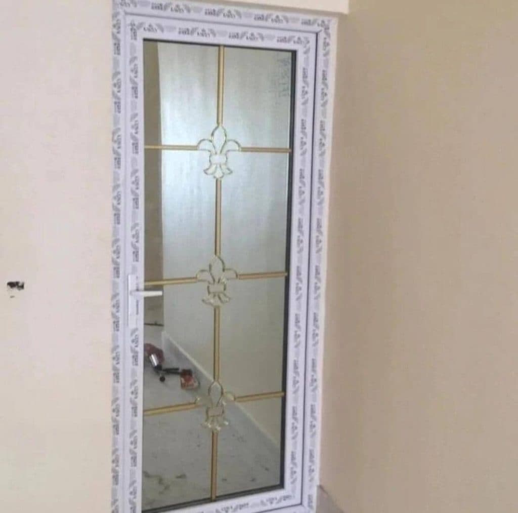 درب و پنجره ی کیوان در آمل